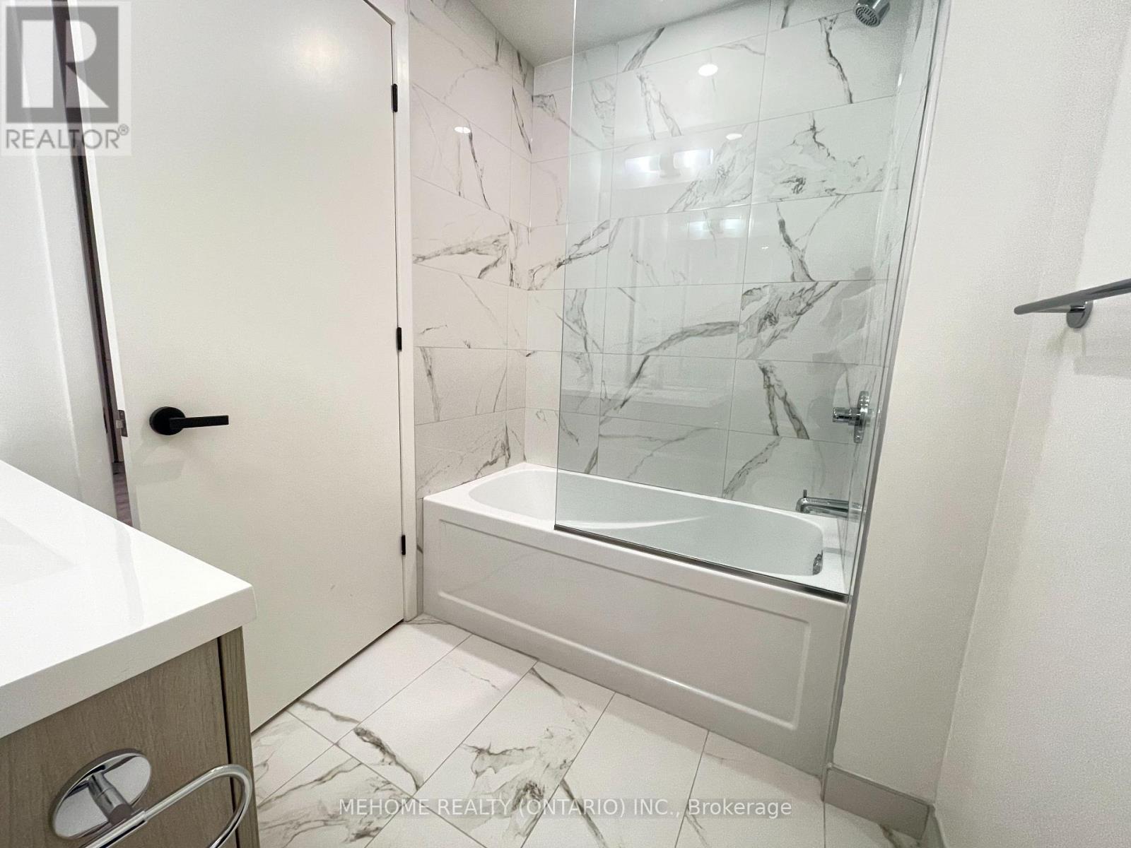 1903 - 8 Interchange Way, Vaughan, Ontario L4K 5Z7 - Photo 12 - N12553538