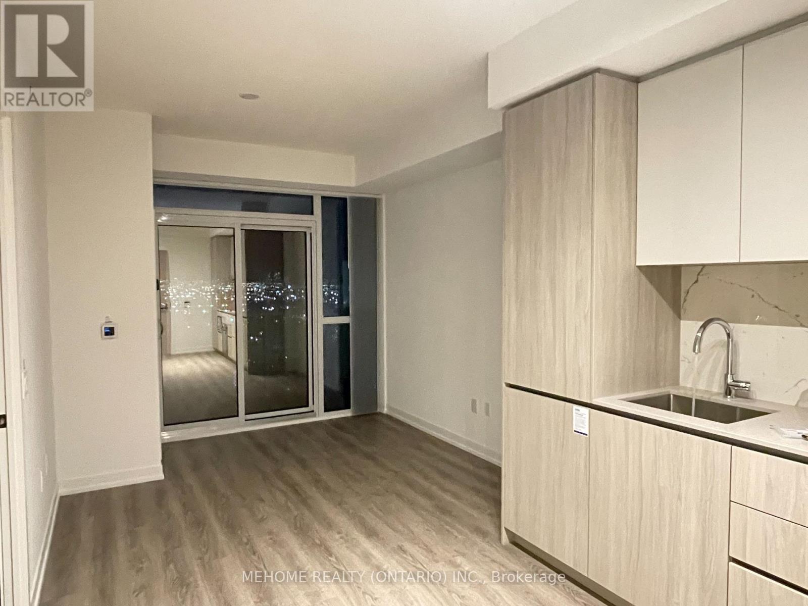 1903 - 8 Interchange Way, Vaughan, Ontario L4K 5Z7 - Photo 7 - N12553538