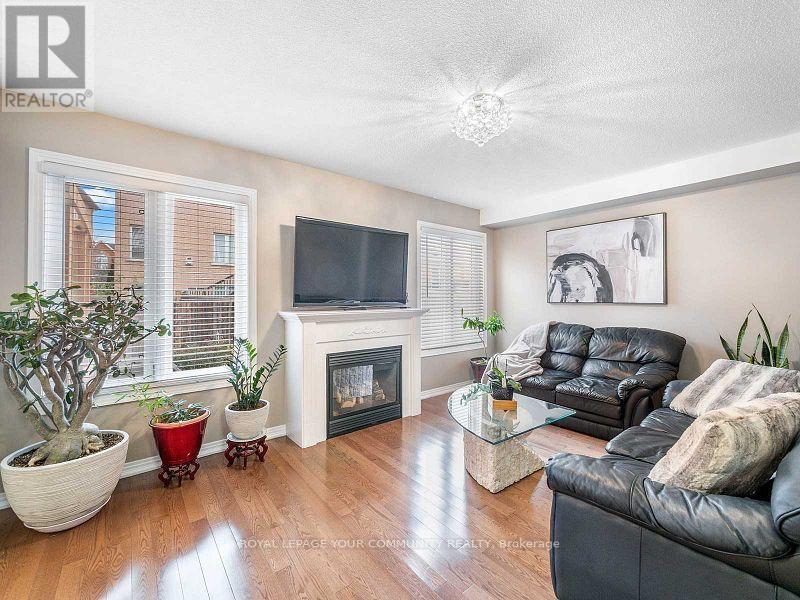 104 William Booth Avenue, Newmarket, Ontario L3X 3B1 - Photo 10 - N12553544