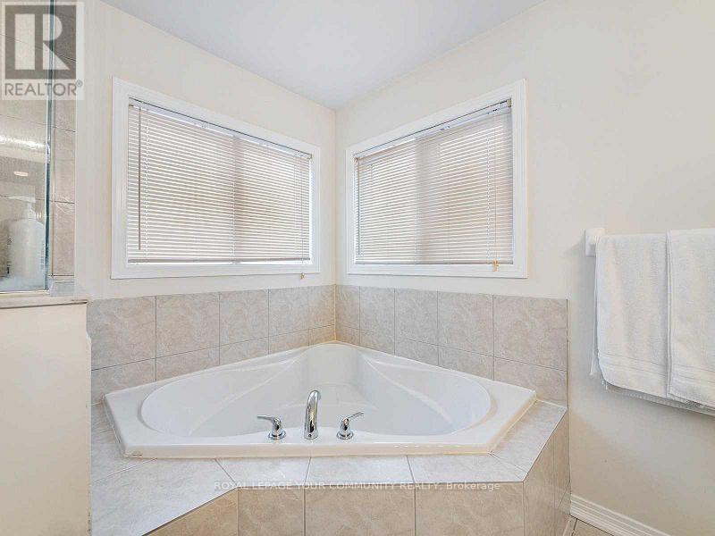 104 William Booth Avenue, Newmarket, Ontario L3X 3B1 - Photo 17 - N12553544