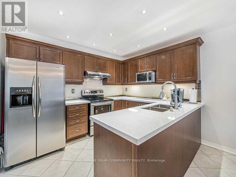 104 William Booth Avenue, Newmarket, Ontario L3X 3B1 - Photo 8 - N12553544