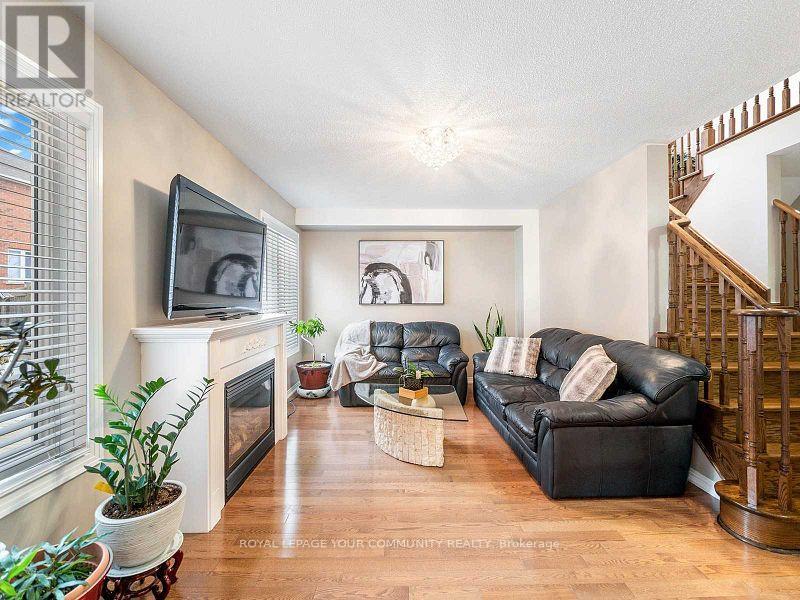 104 William Booth Avenue, Newmarket, Ontario L3X 3B1 - Photo 9 - N12553544