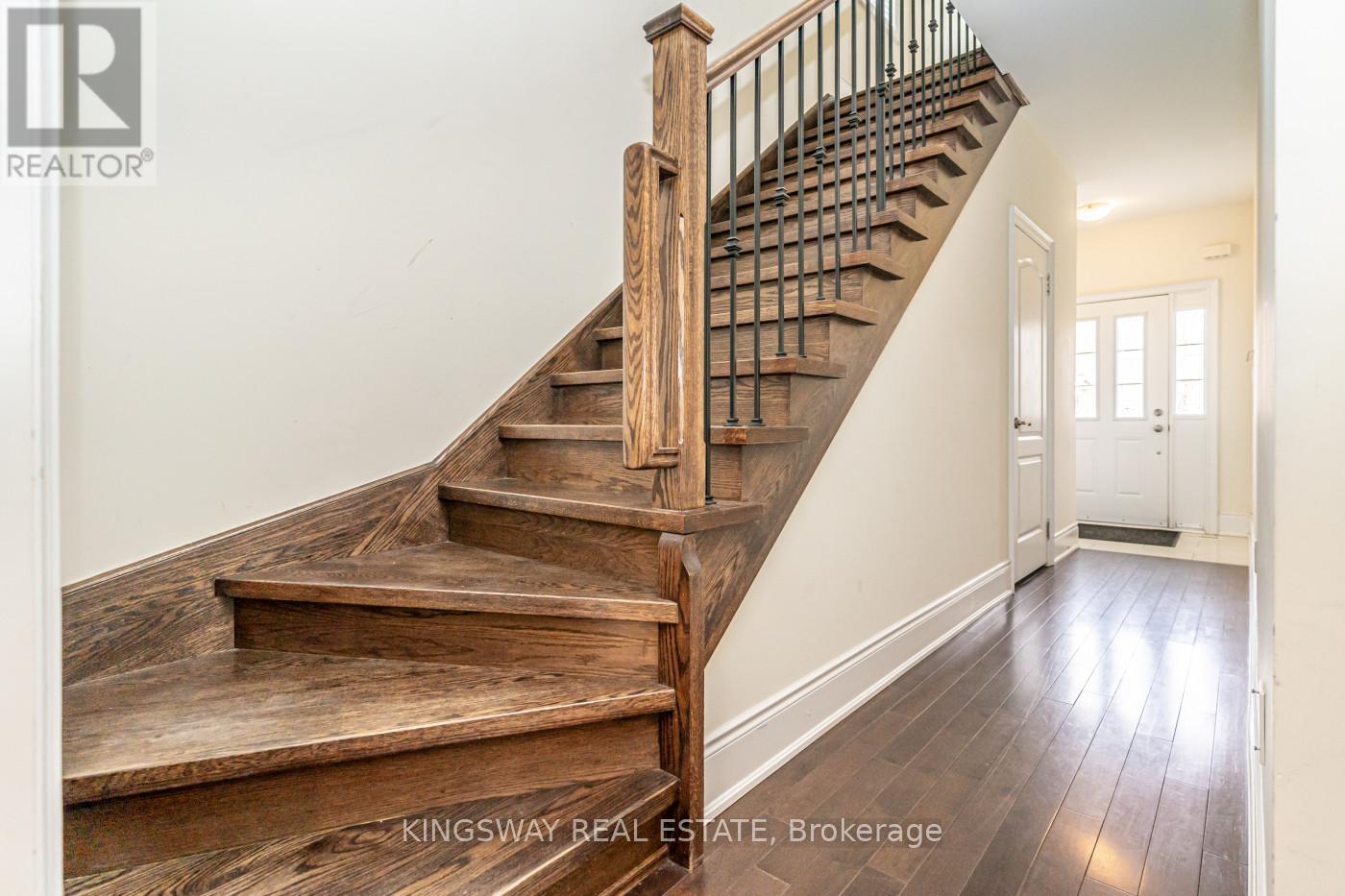 3670 Banff Court, Mississauga, Ontario L5N 7A2 - Photo 15 - W12553528