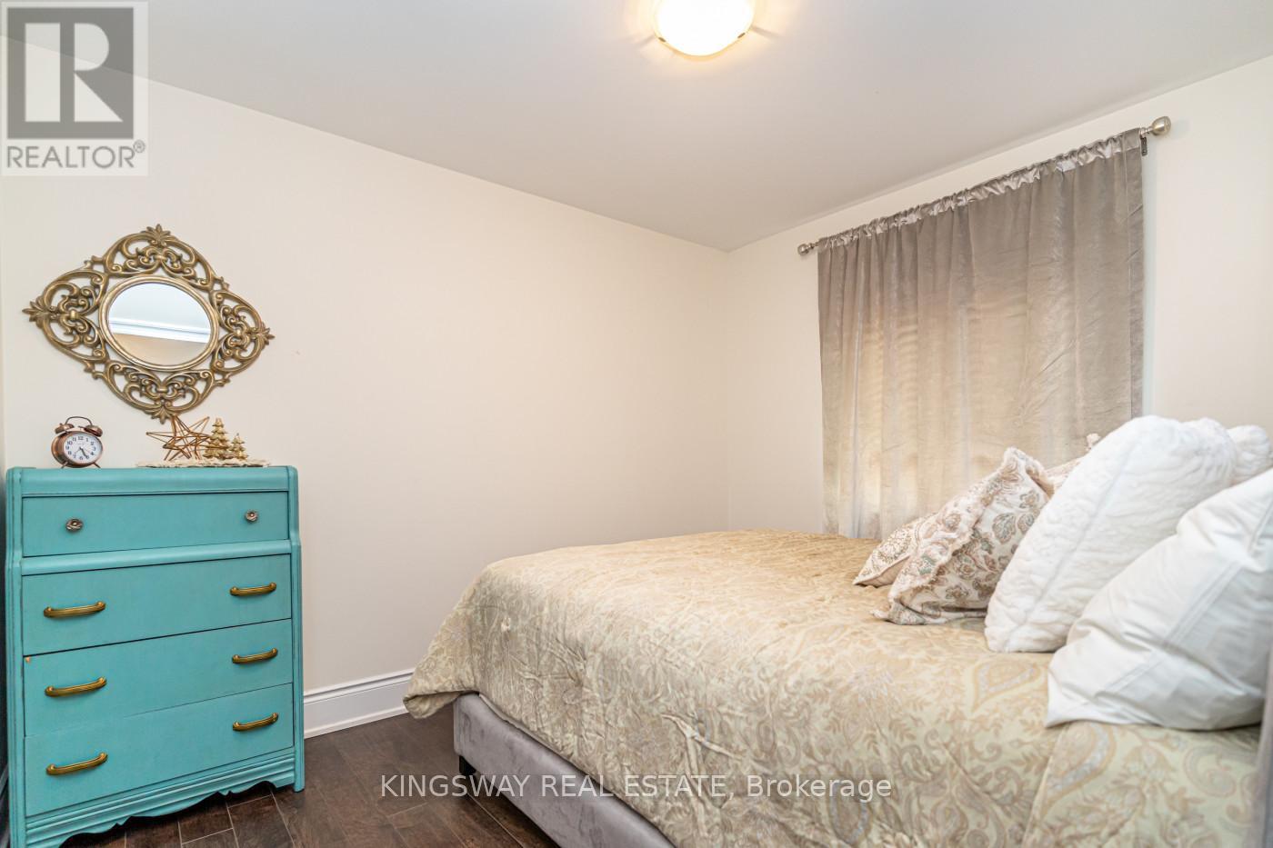 3670 Banff Court, Mississauga, Ontario L5N 7A2 - Photo 20 - W12553528