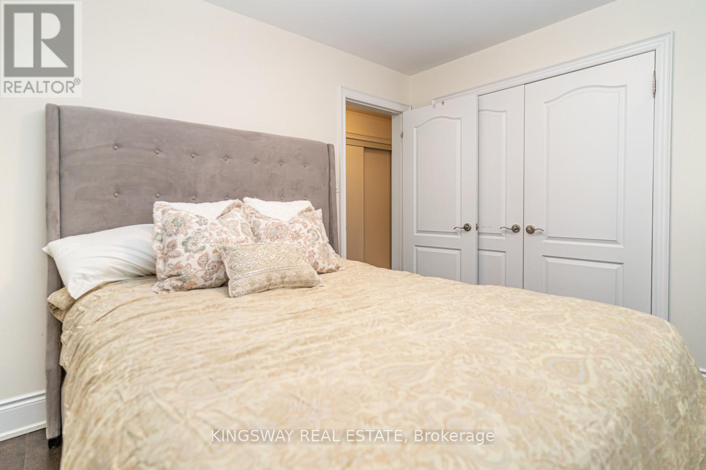 3670 Banff Court, Mississauga, Ontario L5N 7A2 - Photo 21 - W12553528