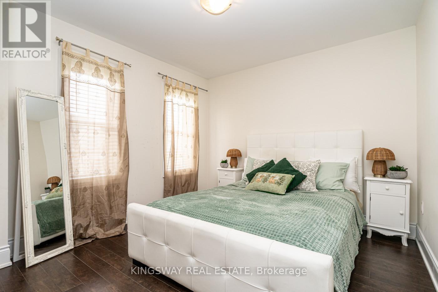 3670 Banff Court, Mississauga, Ontario L5N 7A2 - Photo 23 - W12553528