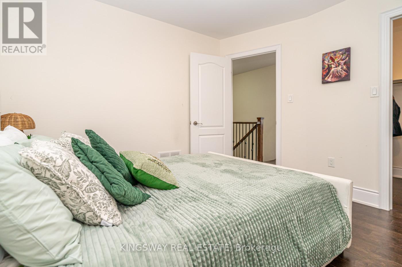 3670 Banff Court, Mississauga, Ontario L5N 7A2 - Photo 24 - W12553528