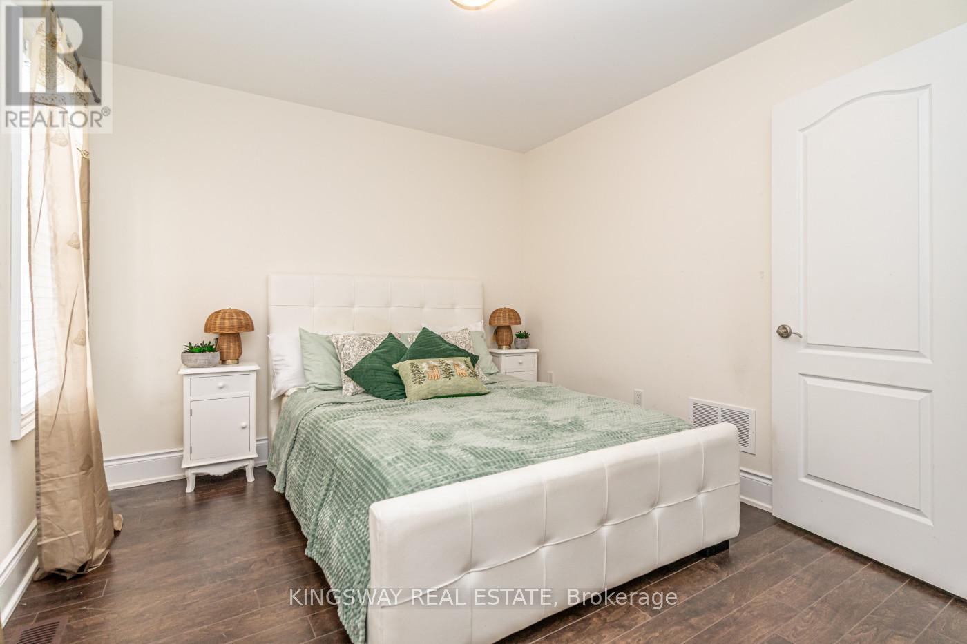 3670 Banff Court, Mississauga, Ontario L5N 7A2 - Photo 25 - W12553528