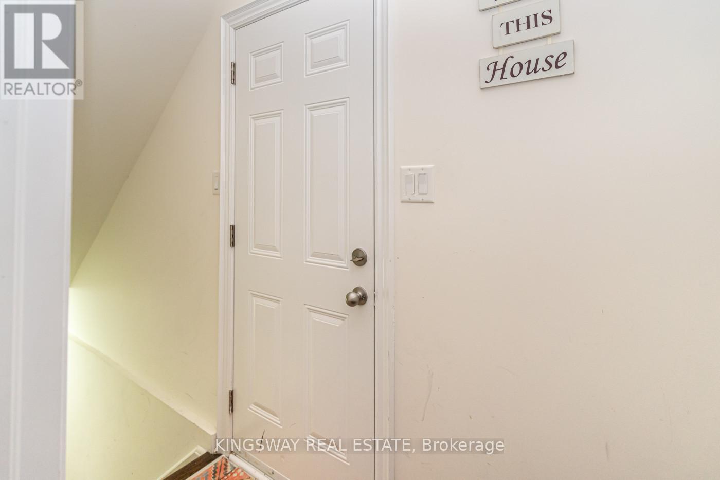 3670 Banff Court, Mississauga, Ontario L5N 7A2 - Photo 26 - W12553528