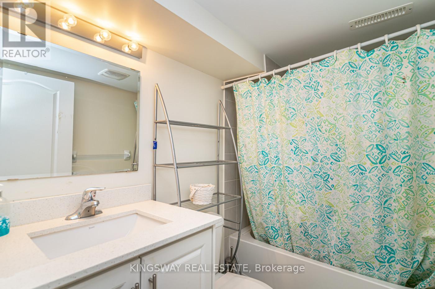 3670 Banff Court, Mississauga, Ontario L5N 7A2 - Photo 29 - W12553528