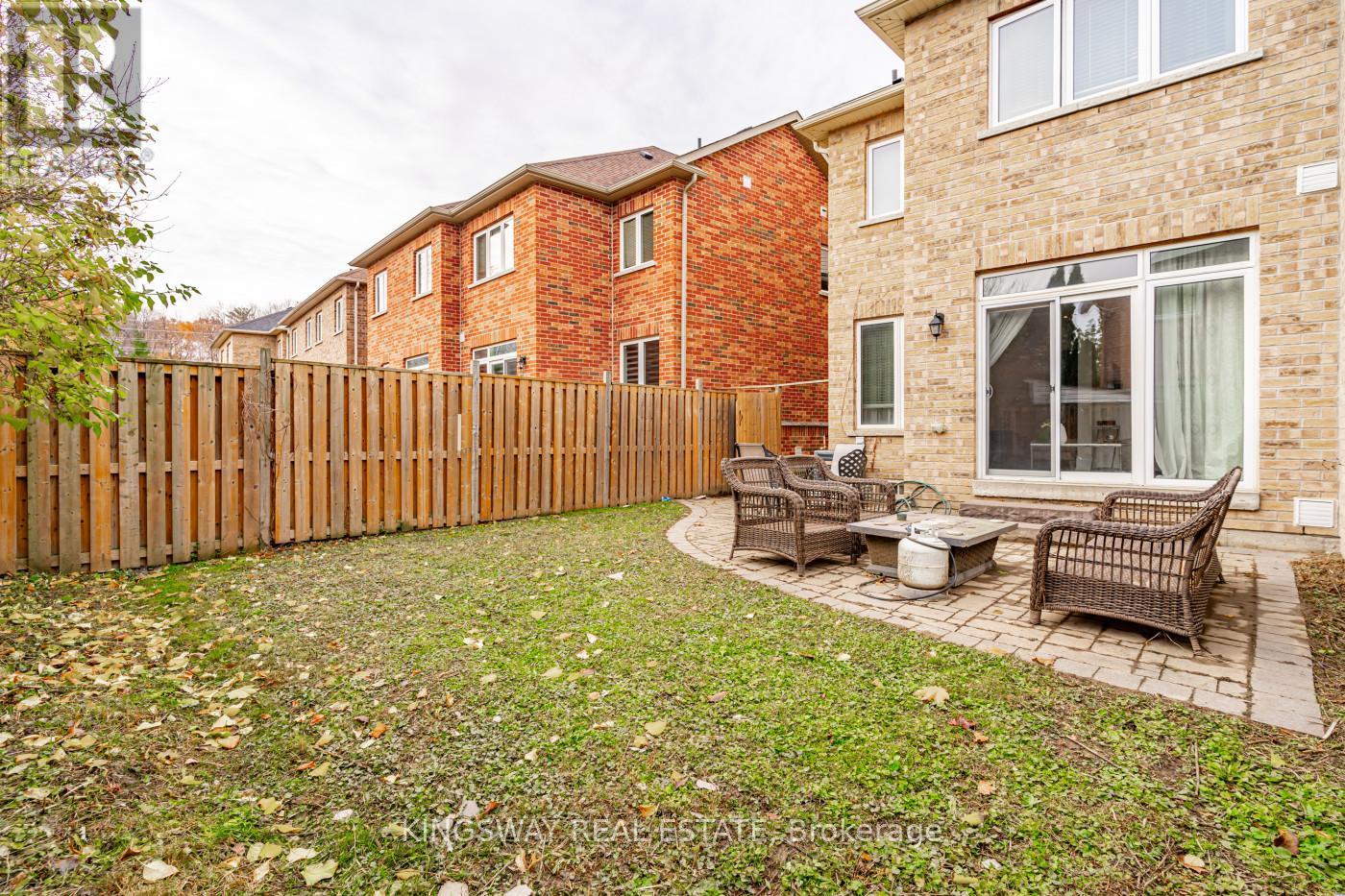 3670 Banff Court, Mississauga, Ontario L5N 7A2 - Photo 34 - W12553528