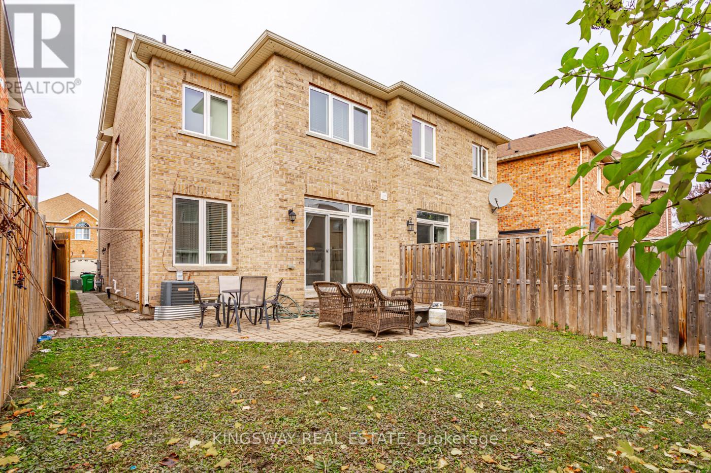 3670 Banff Court, Mississauga, Ontario L5N 7A2 - Photo 35 - W12553528