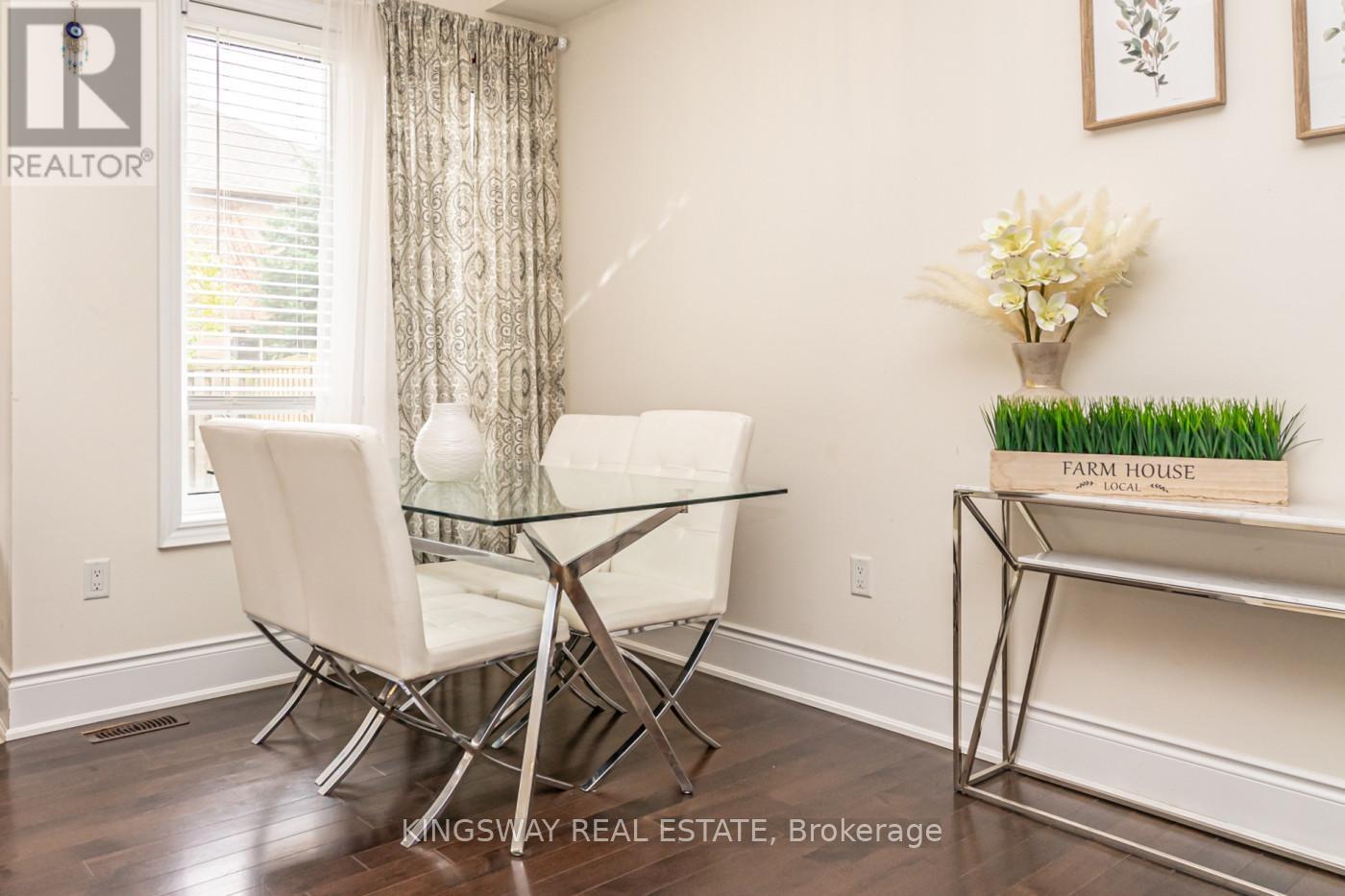 3670 Banff Court, Mississauga, Ontario L5N 7A2 - Photo 8 - W12553528