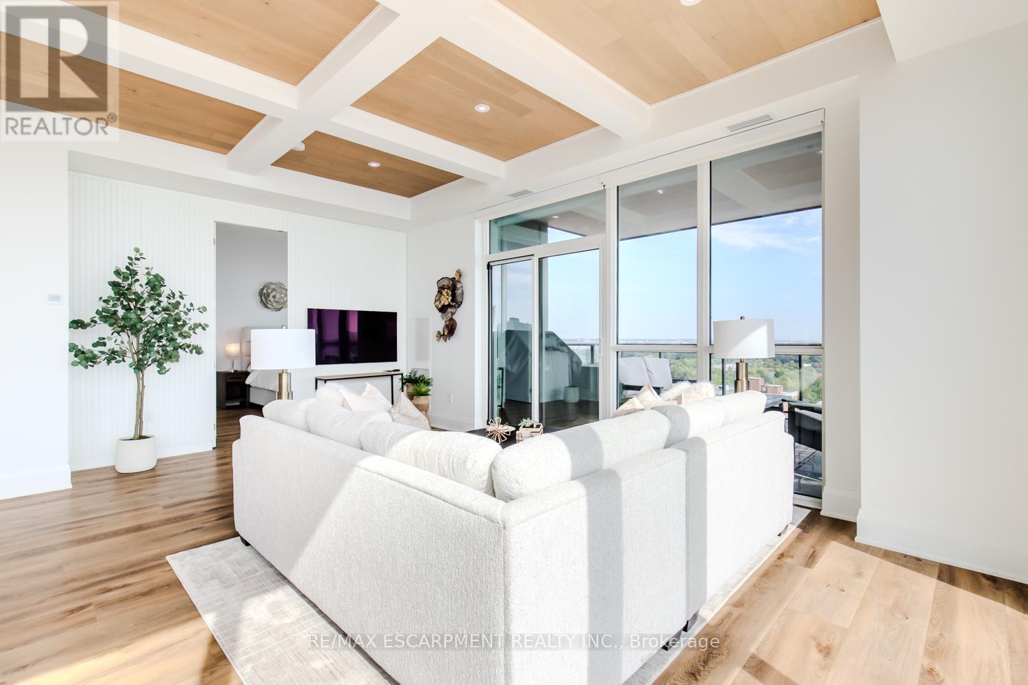 2102 - 2007 James Street, Burlington, Ontario L7R 0G7 - Photo 18 - W12553536