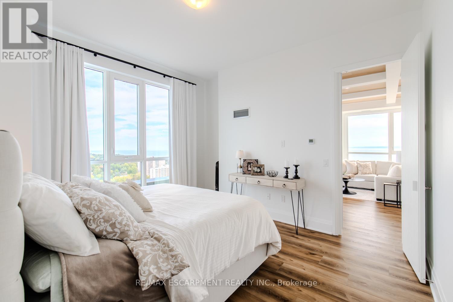 2102 - 2007 James Street, Burlington, Ontario L7R 0G7 - Photo 24 - W12553536