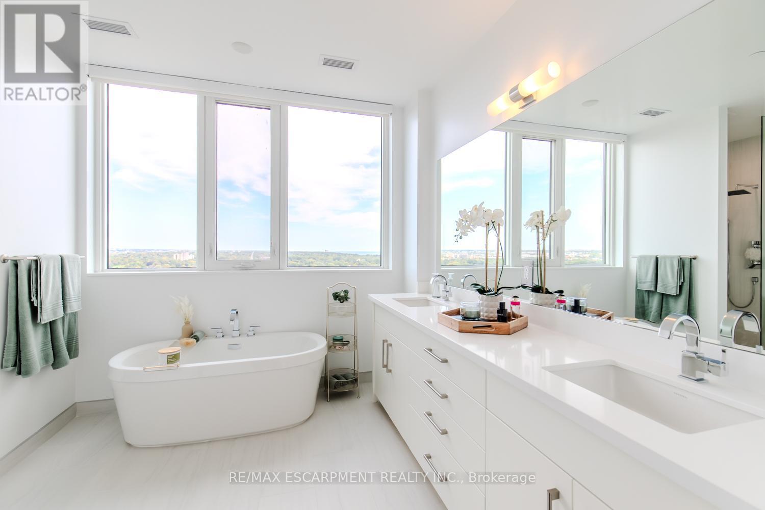 2102 - 2007 James Street, Burlington, Ontario L7R 0G7 - Photo 26 - W12553536