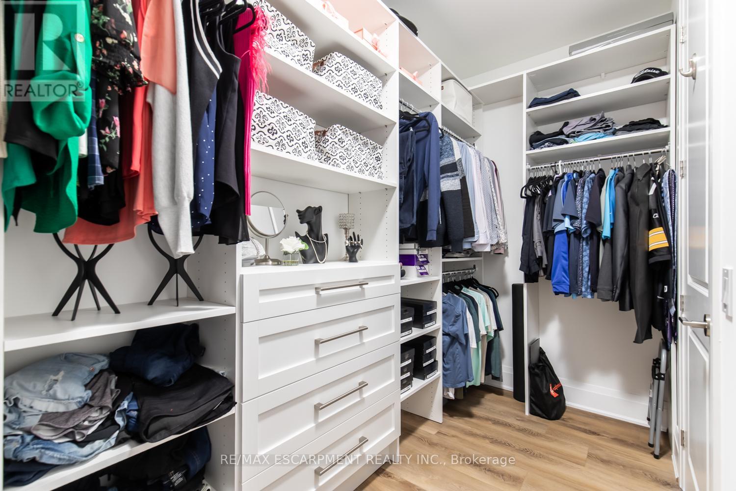 2102 - 2007 James Street, Burlington, Ontario L7R 0G7 - Photo 27 - W12553536