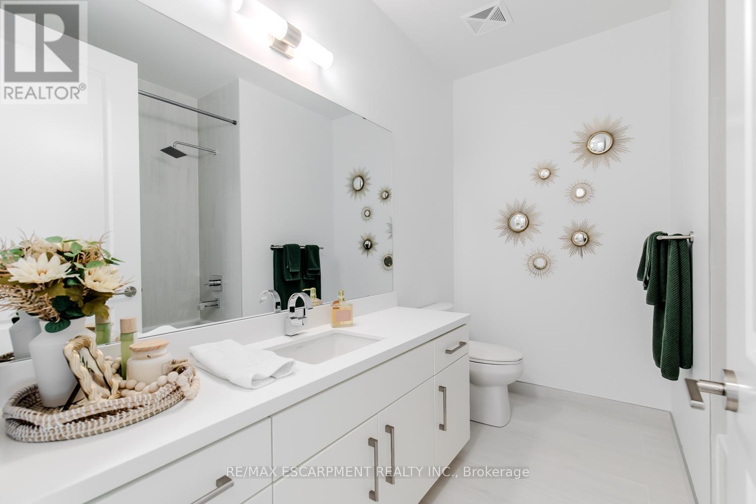 2102 - 2007 James Street, Burlington, Ontario L7R 0G7 - Photo 32 - W12553536