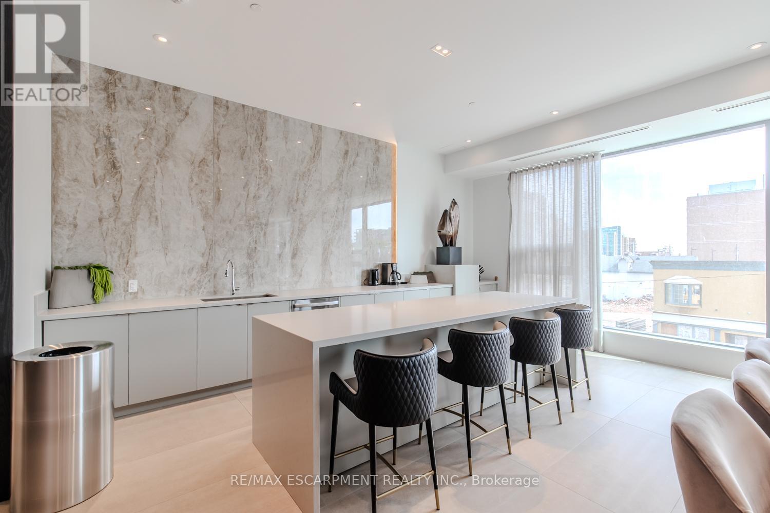 2102 - 2007 James Street, Burlington, Ontario L7R 0G7 - Photo 37 - W12553536