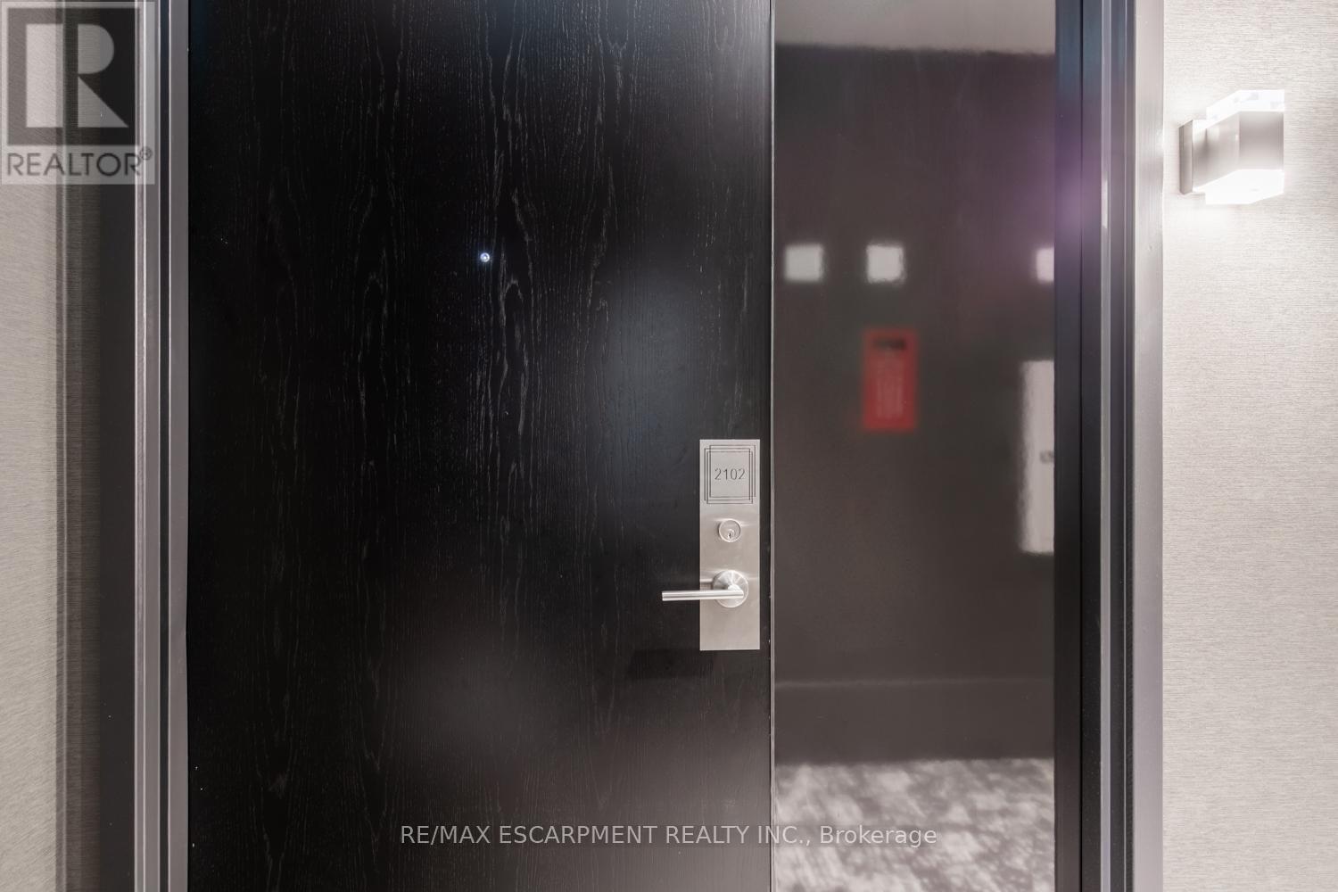 2102 - 2007 James Street, Burlington, Ontario L7R 0G7 - Photo 5 - W12553536