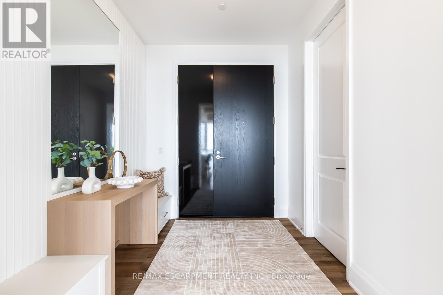 2102 - 2007 James Street, Burlington, Ontario L7R 0G7 - Photo 6 - W12553536