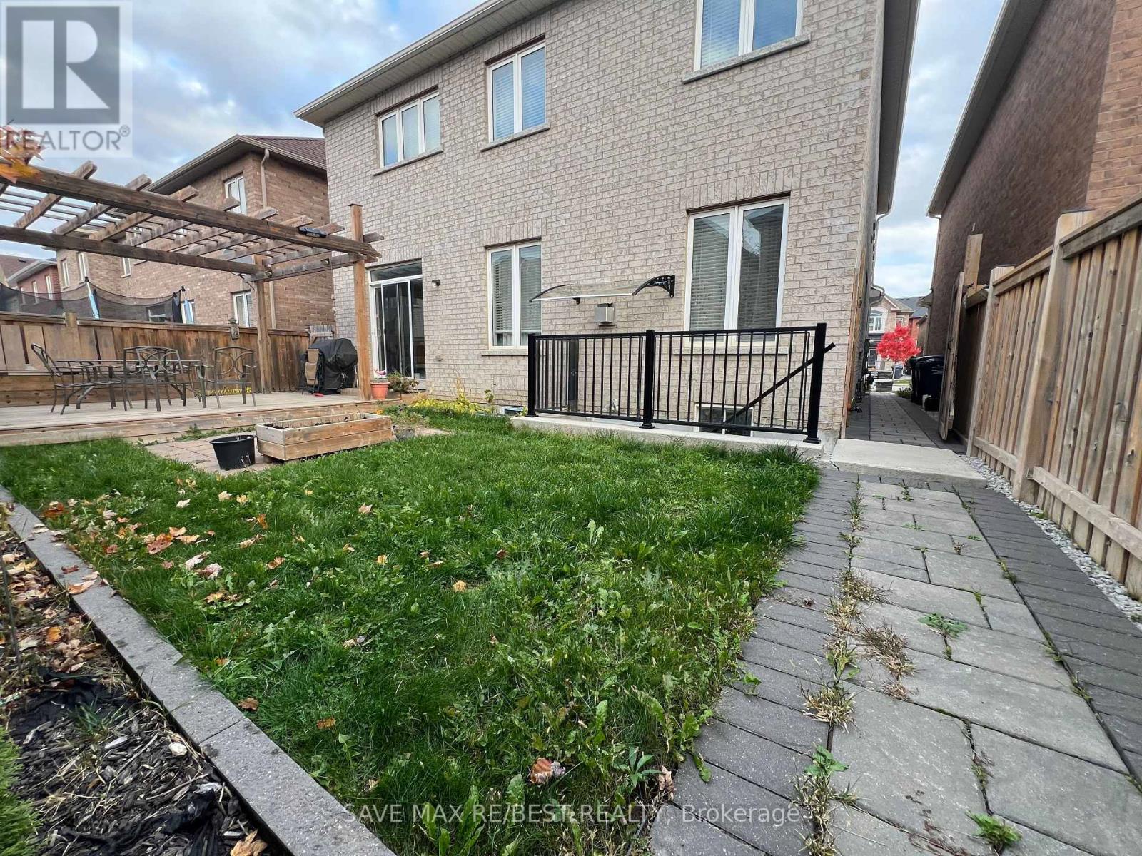 Basement - 8 Yardmaster Drive, Brampton, Ontario  L7A 0B5 - Photo 13 - W12553540