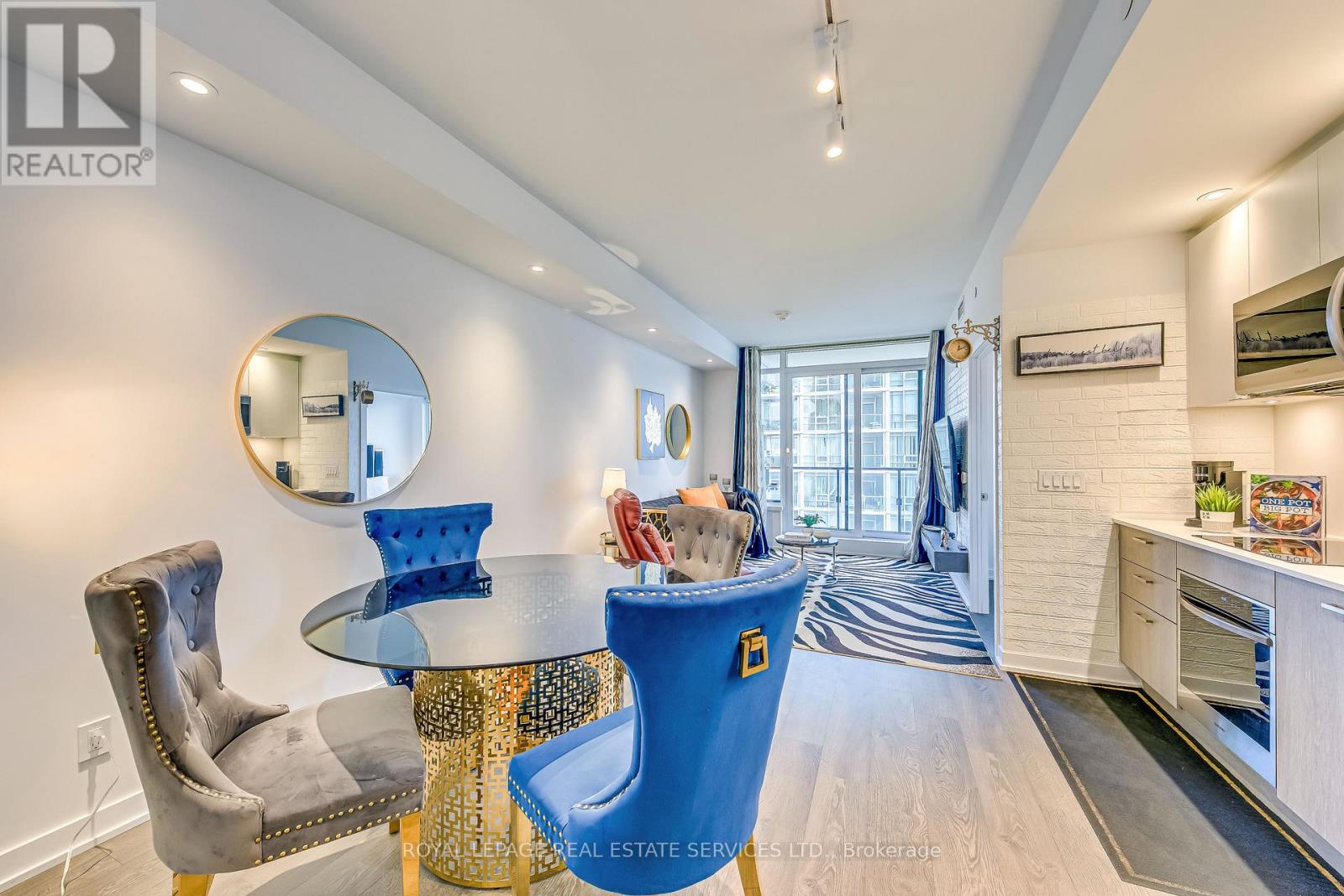 1805 - 1926 Lake Shore Boulevard W, Toronto, Ontario  M6S 1A1 - Photo 2 - W12460191