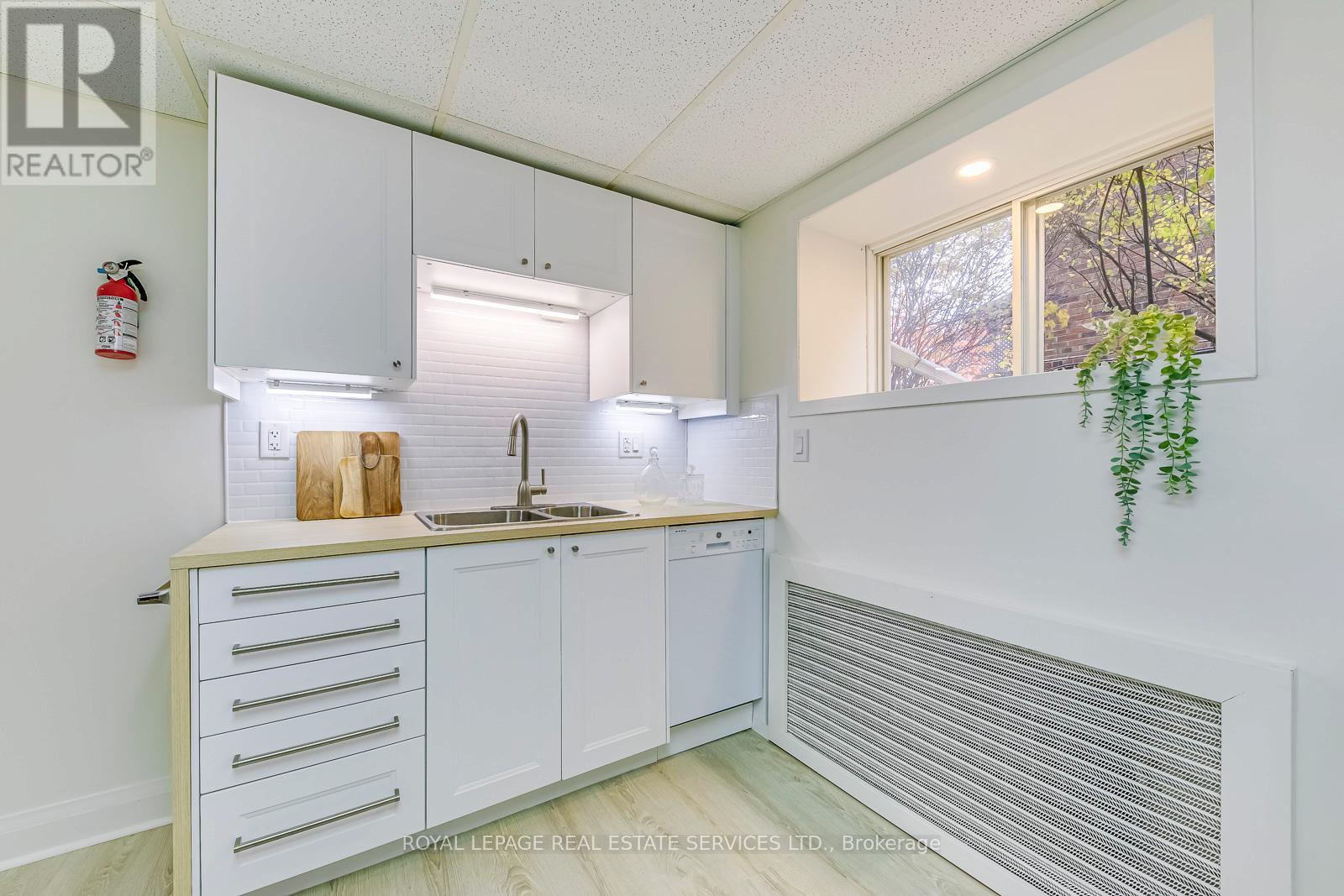 4 - 63 High Park Boulevard, Toronto, Ontario  M6R 1M9 - Photo 7 - W12465135
