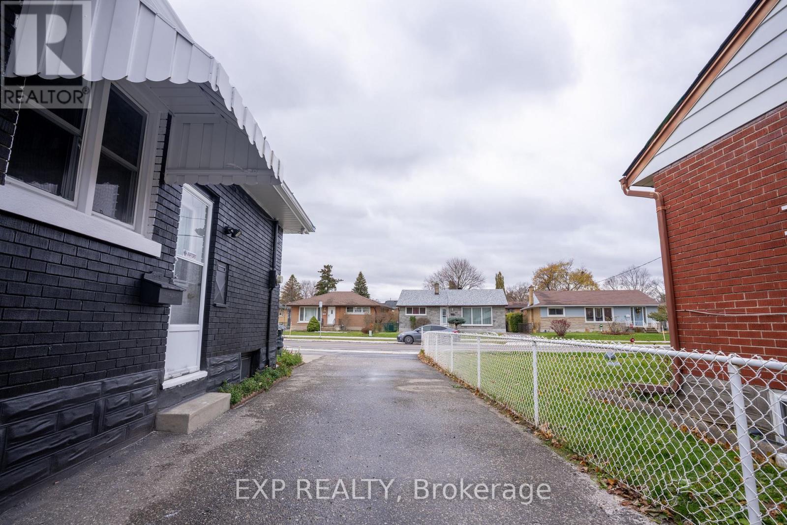 280 Wilson Avenue, Kitchener, Ontario  N2C 1H4 - Photo 4 - X12553514