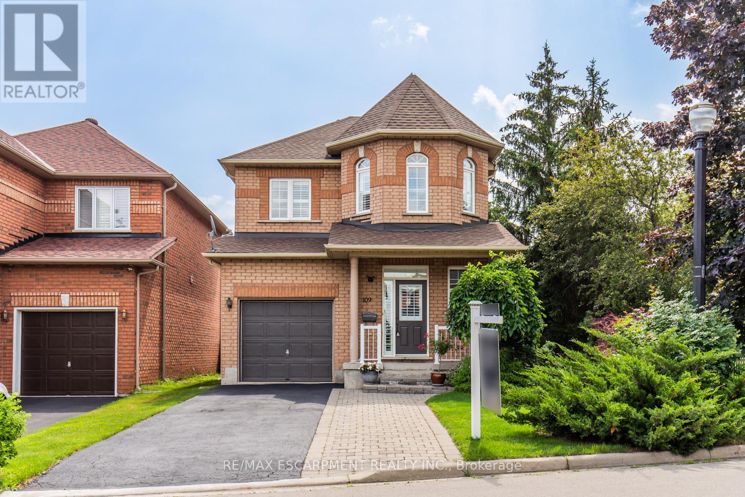109 PEACHWOOD CRESCENT, Hamilton, Ontario