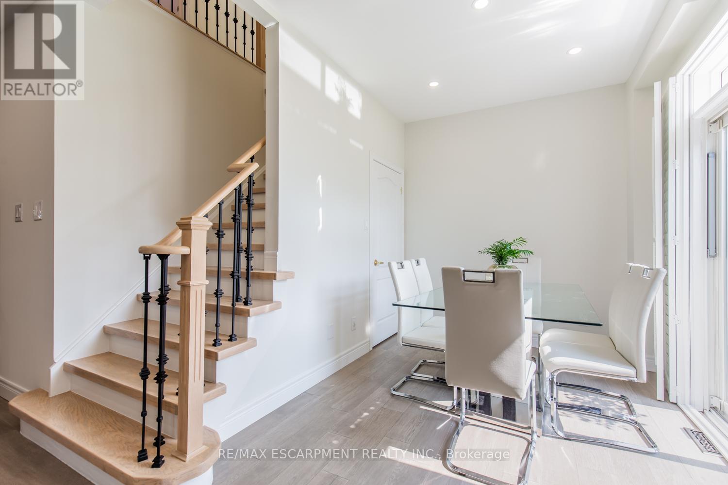 109 Peachwood Crescent, Hamilton, Ontario L8E 5Z7 - Photo 14 - X12553542