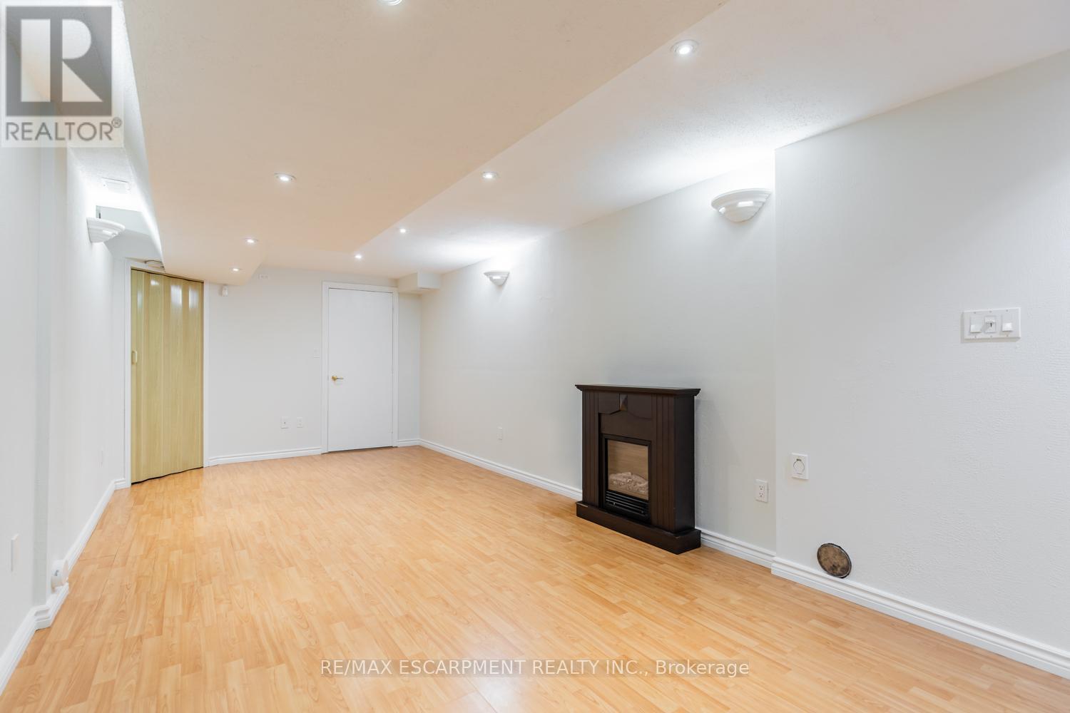 109 Peachwood Crescent, Hamilton, Ontario L8E 5Z7 - Photo 24 - X12553542