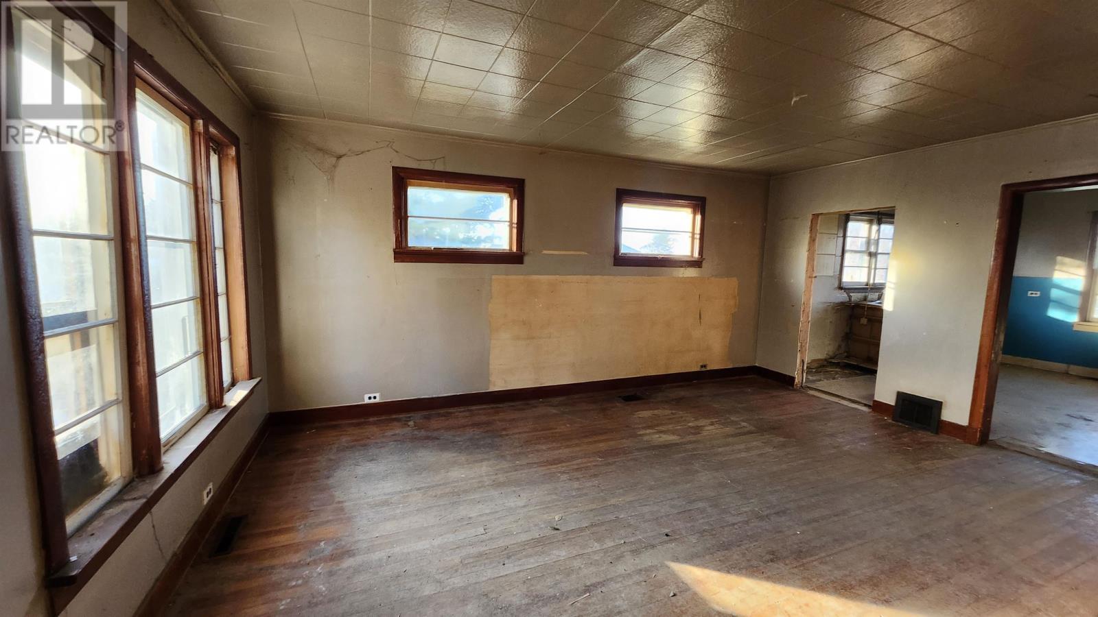 101 Charles Street, Kenora, Ontario P0X 1C0 - Photo 3 - TB253493