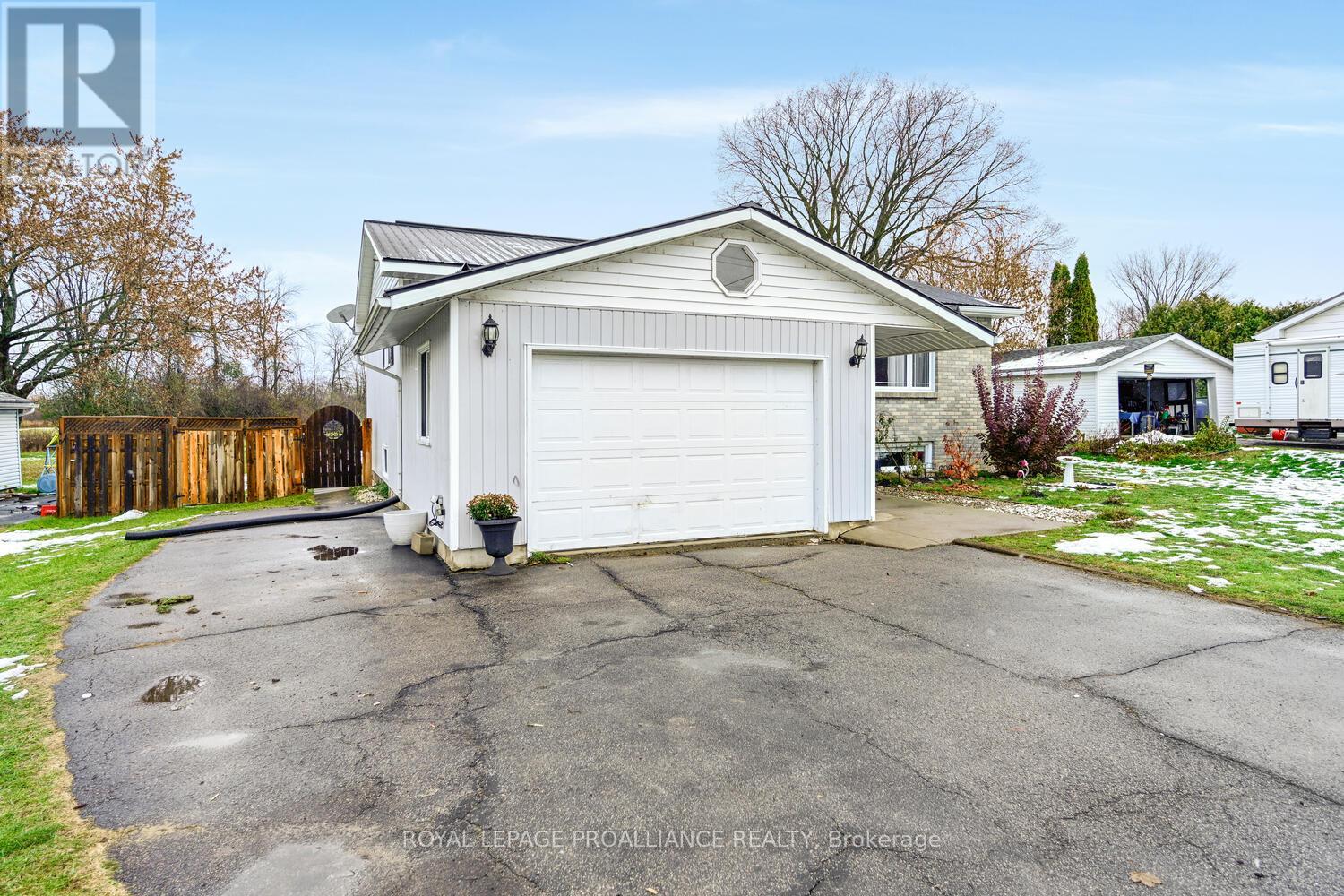 4087 County 29 Road, Elizabethtown-Kitley, Ontario  K6V 5T4 - Photo 3 - X12553560