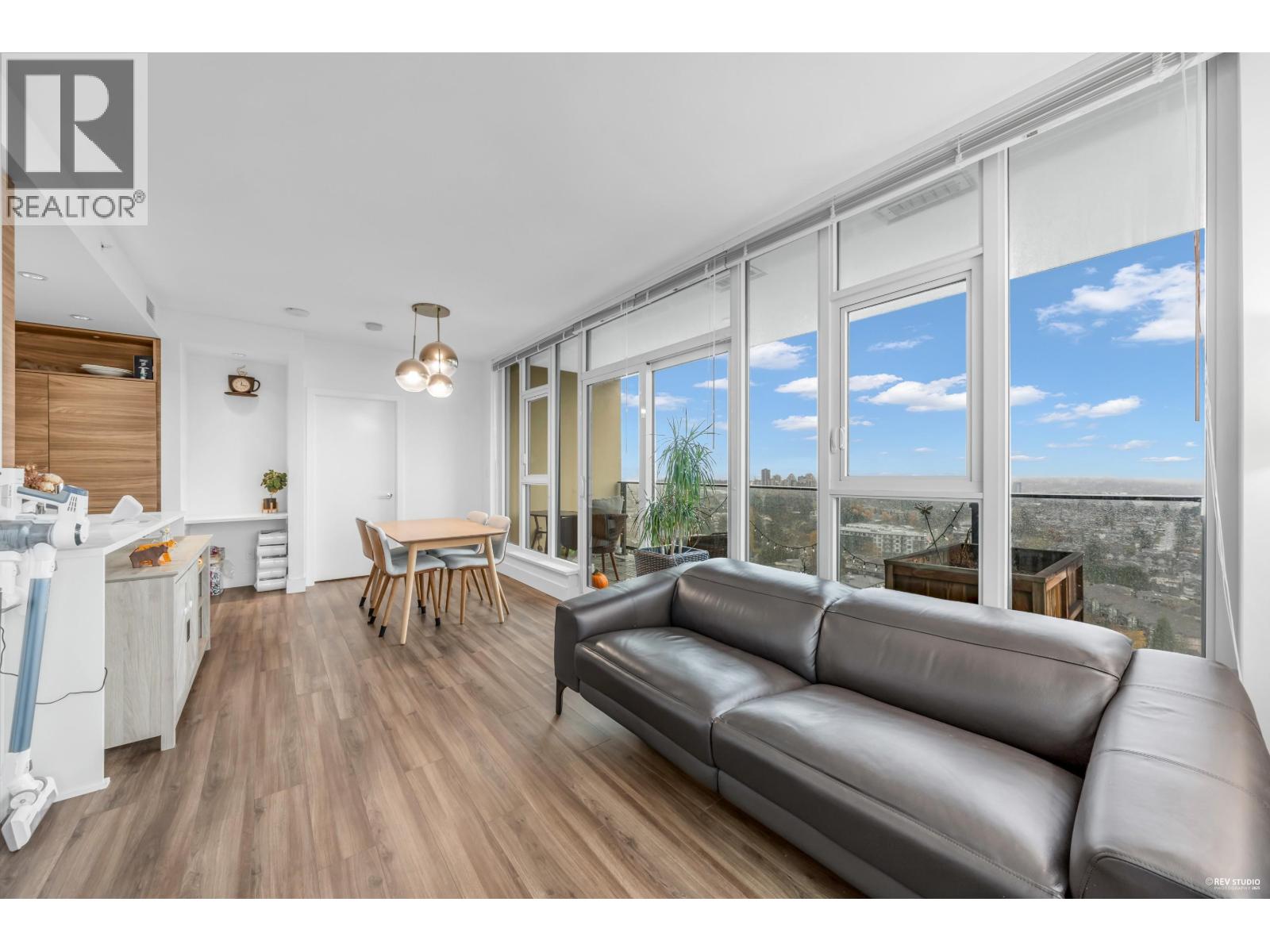 2010 7303 Noble Lane, Burnaby, British Columbia  V3N 0H2 - Photo 2 - R3068183