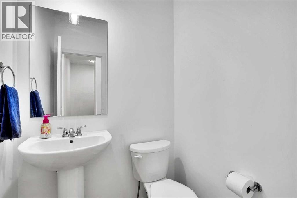 1517 Bayview Point Sw, Airdrie, Alberta  T4B 5K1 - Photo 6 - A2266938