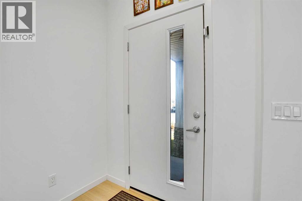 1517 Bayview Point Sw, Airdrie, Alberta  T4B 5K1 - Photo 3 - A2266938