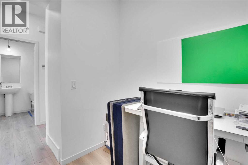 1517 Bayview Point Sw, Airdrie, Alberta  T4B 5K1 - Photo 5 - A2266938