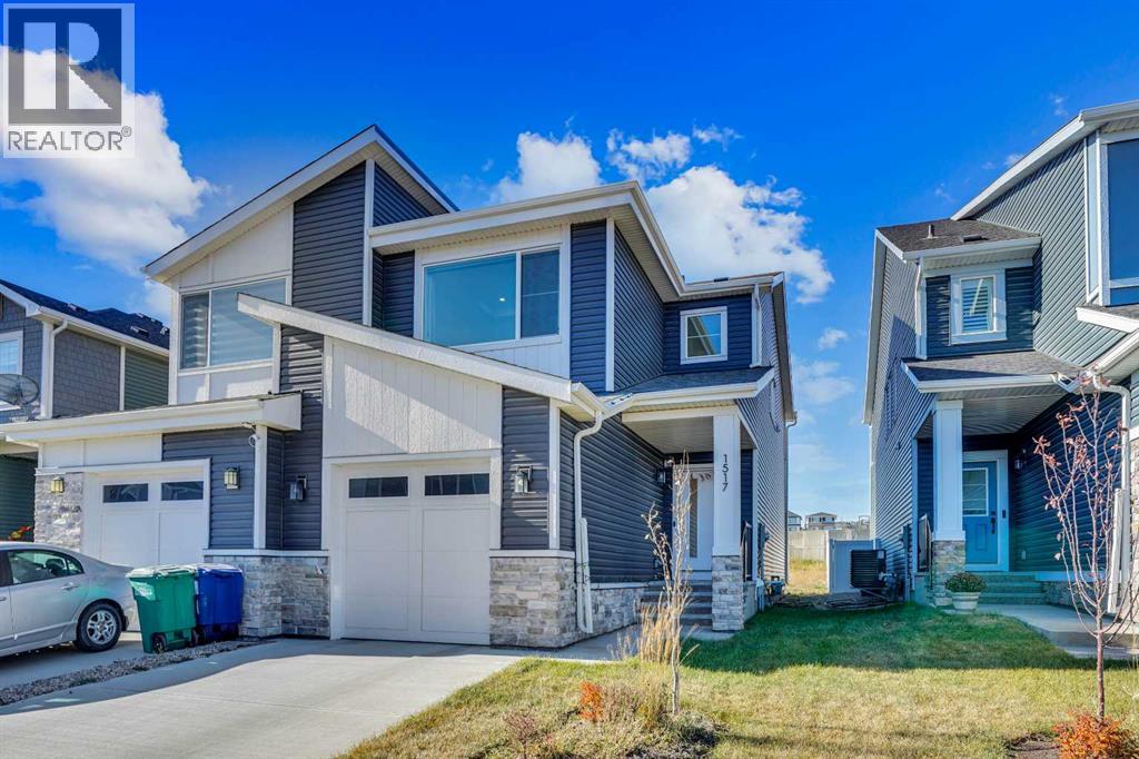 1517 Bayview Point Sw, Airdrie, Alberta  T4B 5K1 - Photo 2 - A2266938