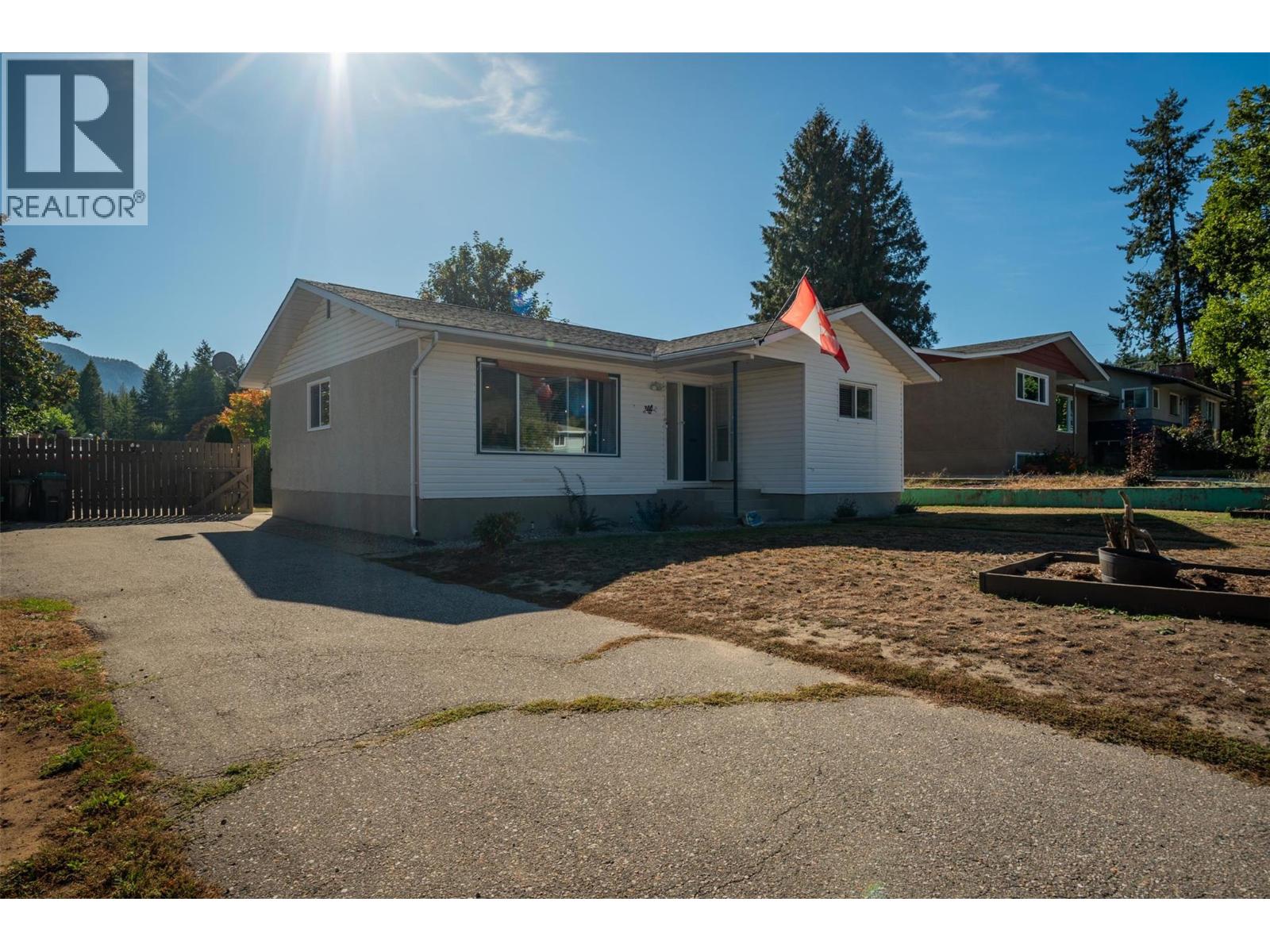 204 Pinewood Drive, Castlegar, British Columbia