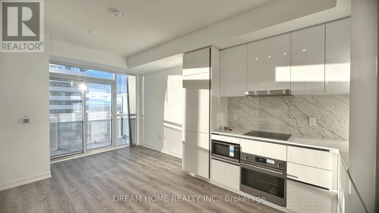 1915 - 8 Interchange Way, Vaughan, Ontario  L4K 0R2 - Photo 2 - N12553558