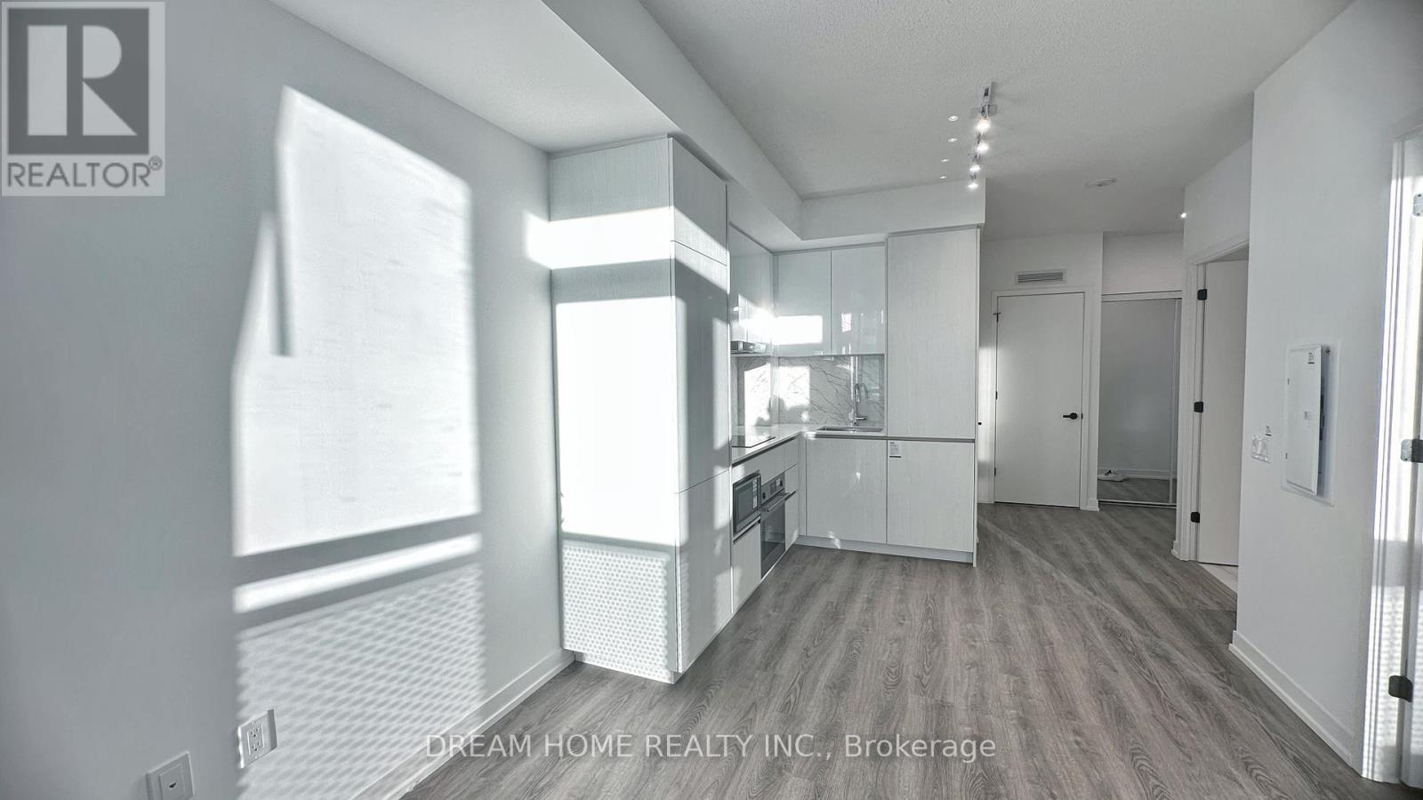 1915 - 8 Interchange Way, Vaughan, Ontario  L4K 0R2 - Photo 4 - N12553558