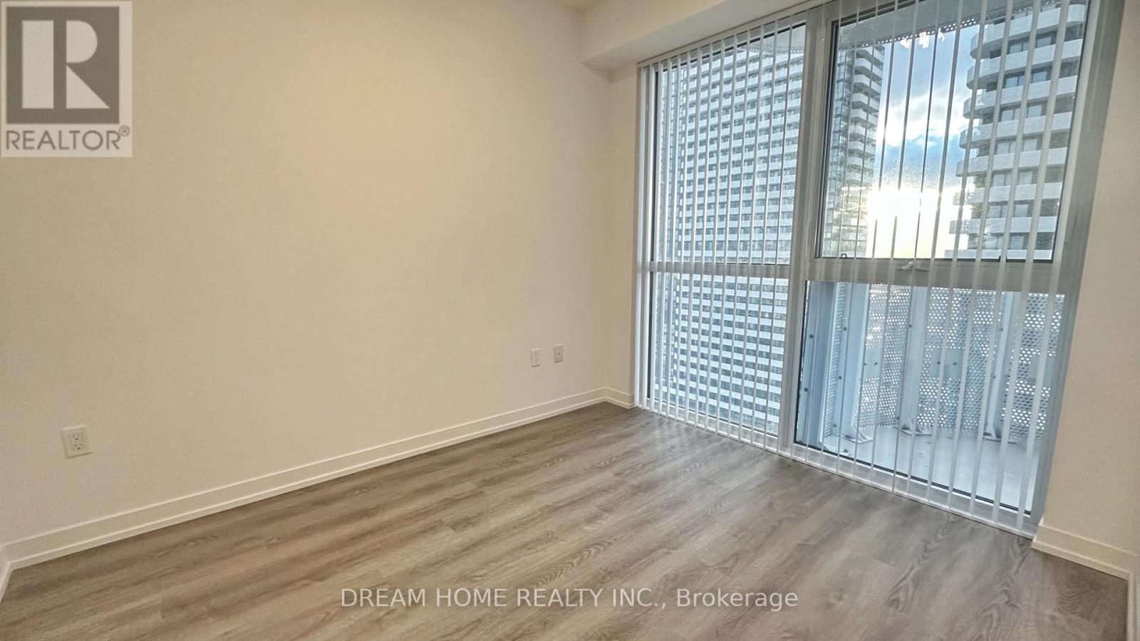 1915 - 8 Interchange Way, Vaughan, Ontario  L4K 0R2 - Photo 8 - N12553558