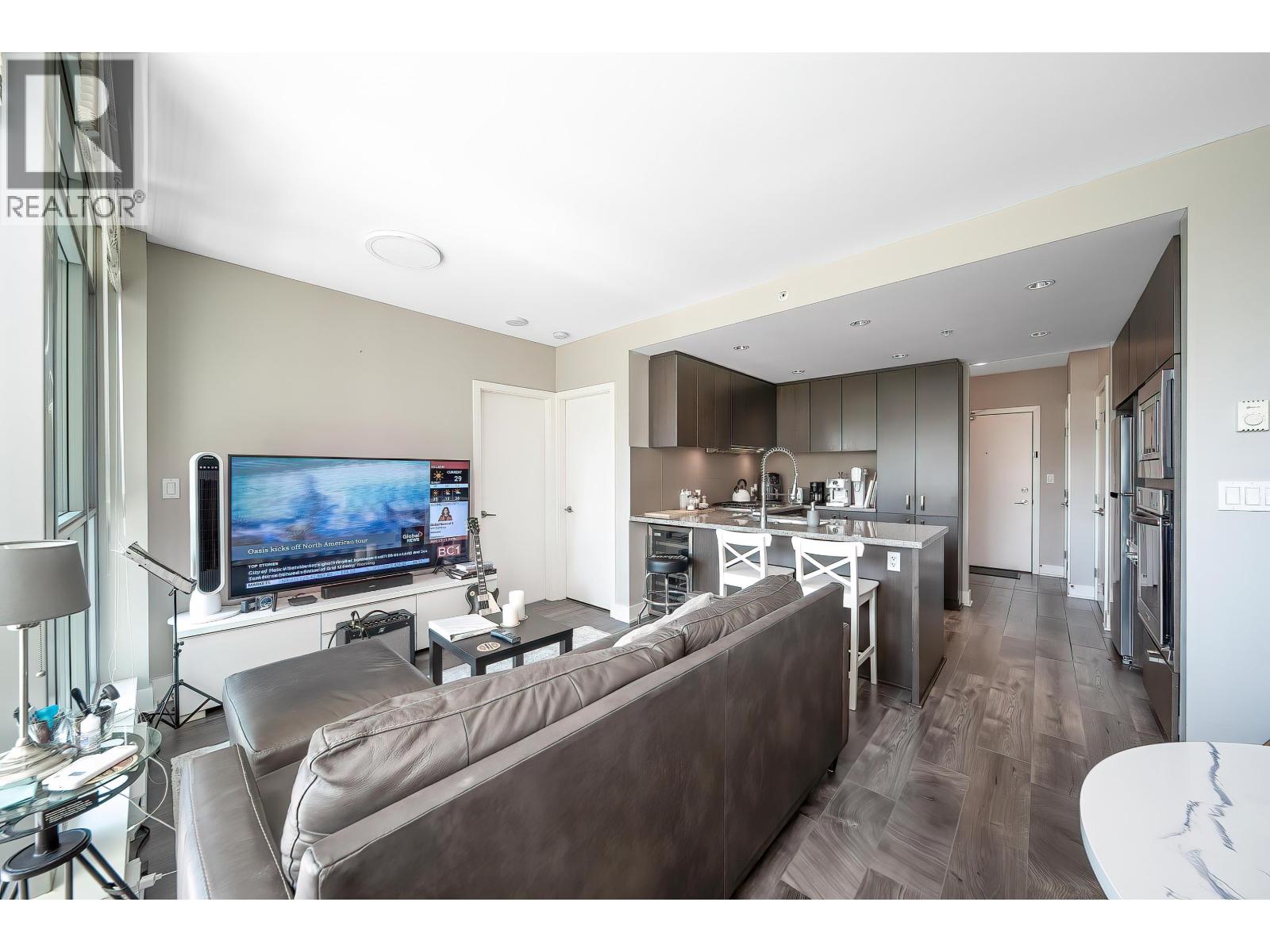 608 3008 Glen Drive, Coquitlam, British Columbia  V3B 0J5 - Photo 9 - R3060175