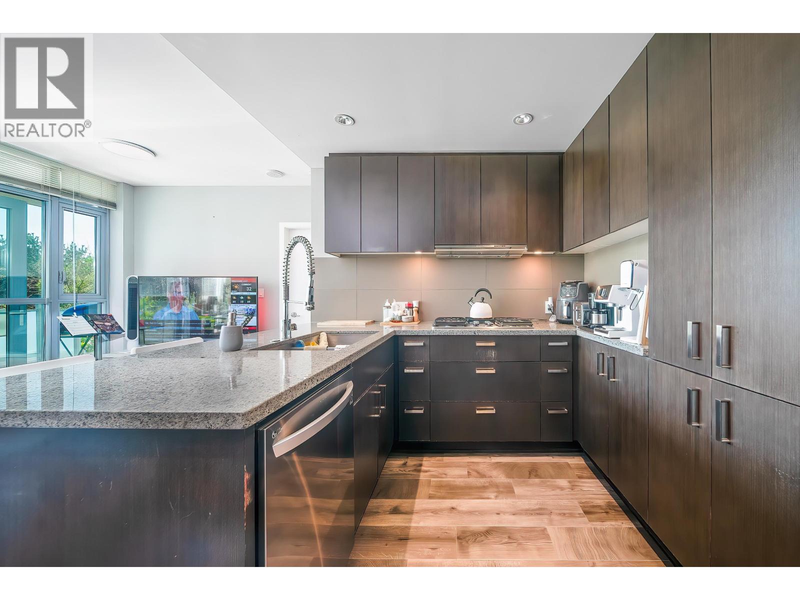 608 3008 Glen Drive, Coquitlam, British Columbia  V3B 0J5 - Photo 10 - R3060175