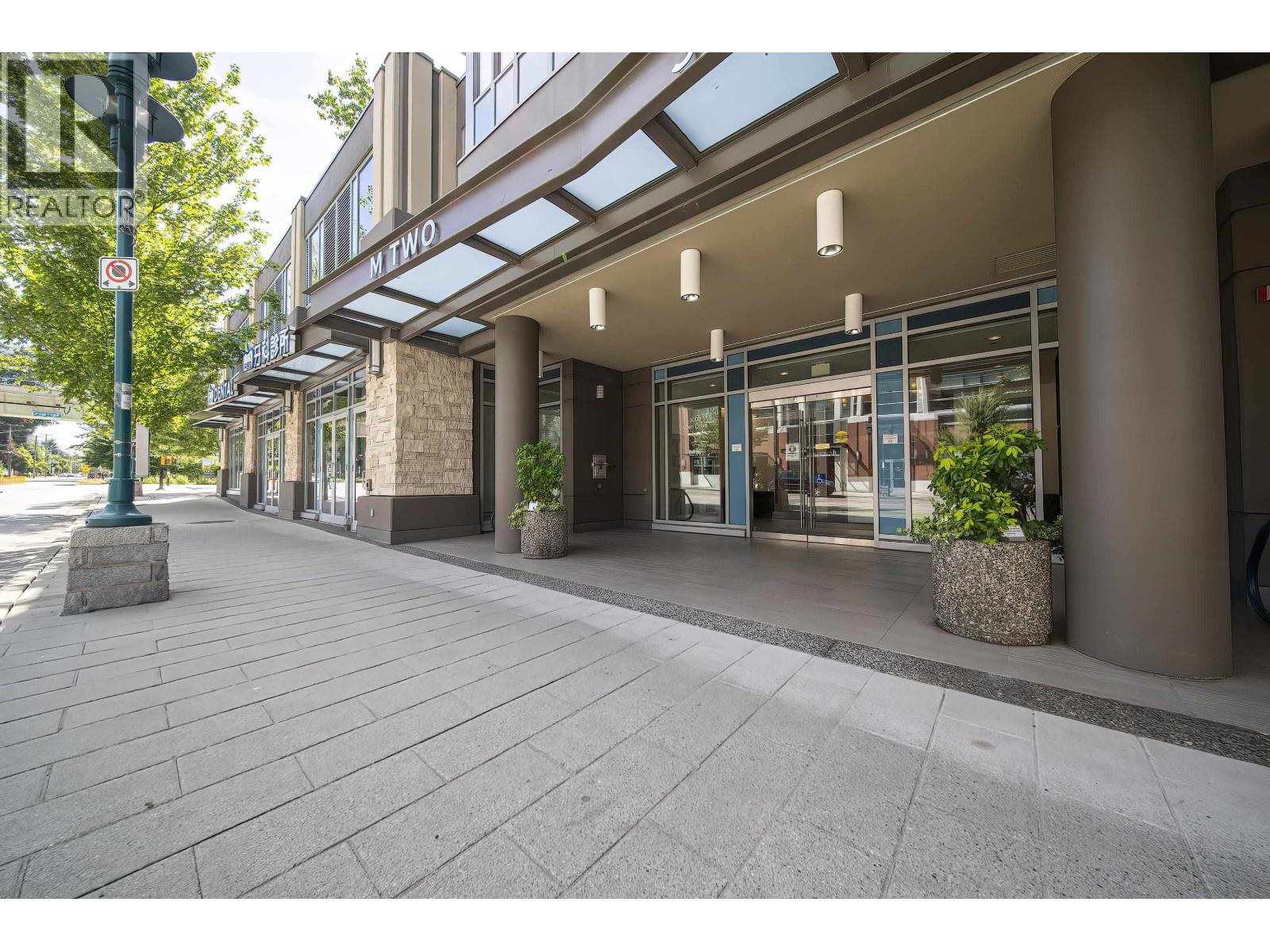 608 3008 Glen Drive, Coquitlam, British Columbia  V3B 0J5 - Photo 2 - R3060175