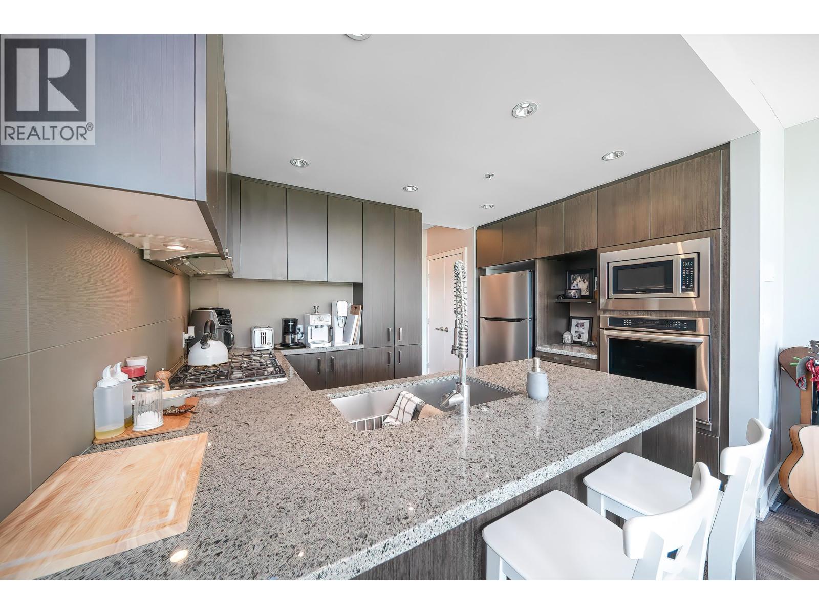 608 3008 Glen Drive, Coquitlam, British Columbia  V3B 0J5 - Photo 14 - R3060175