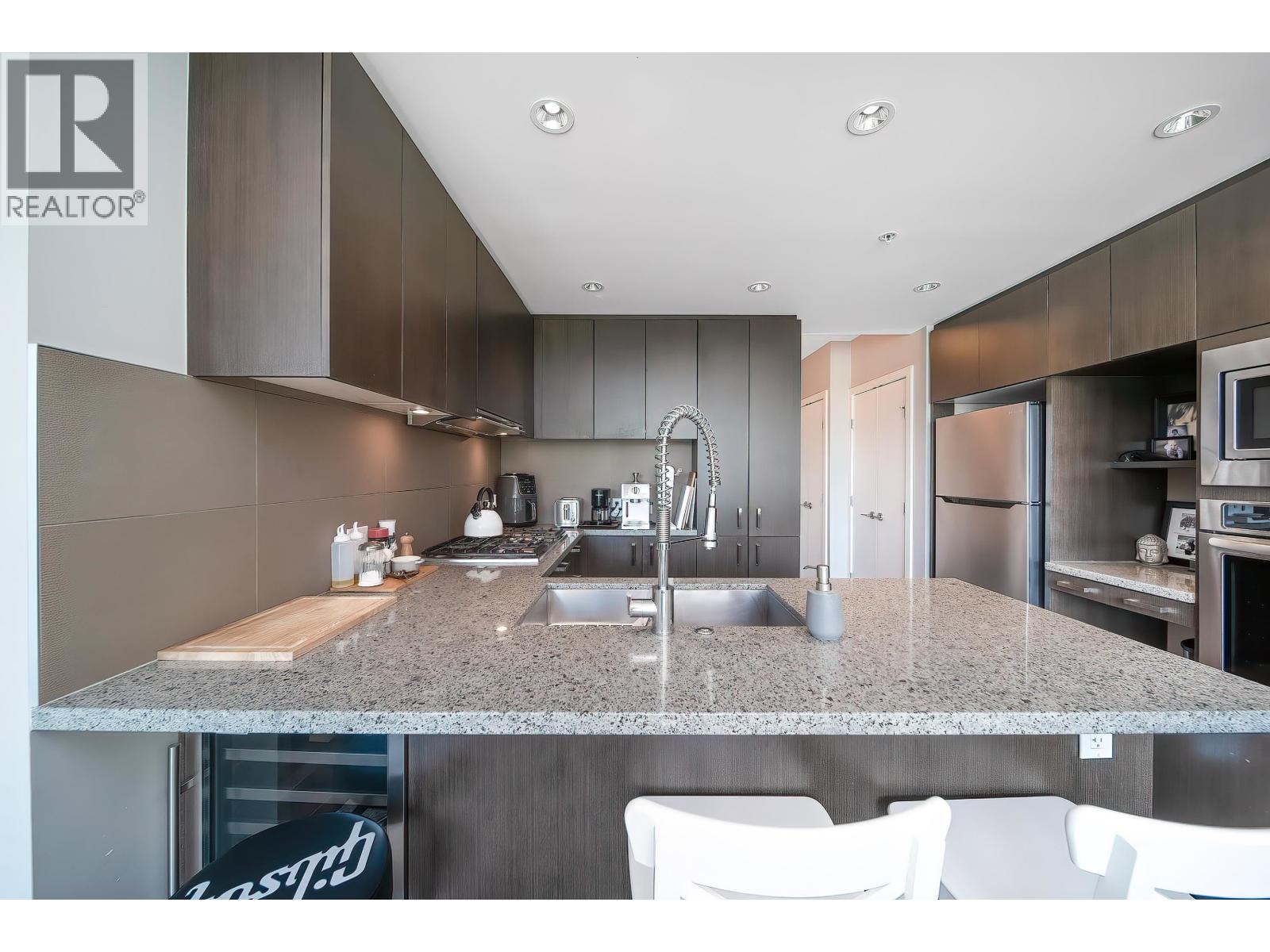 608 3008 Glen Drive, Coquitlam, British Columbia  V3B 0J5 - Photo 13 - R3060175