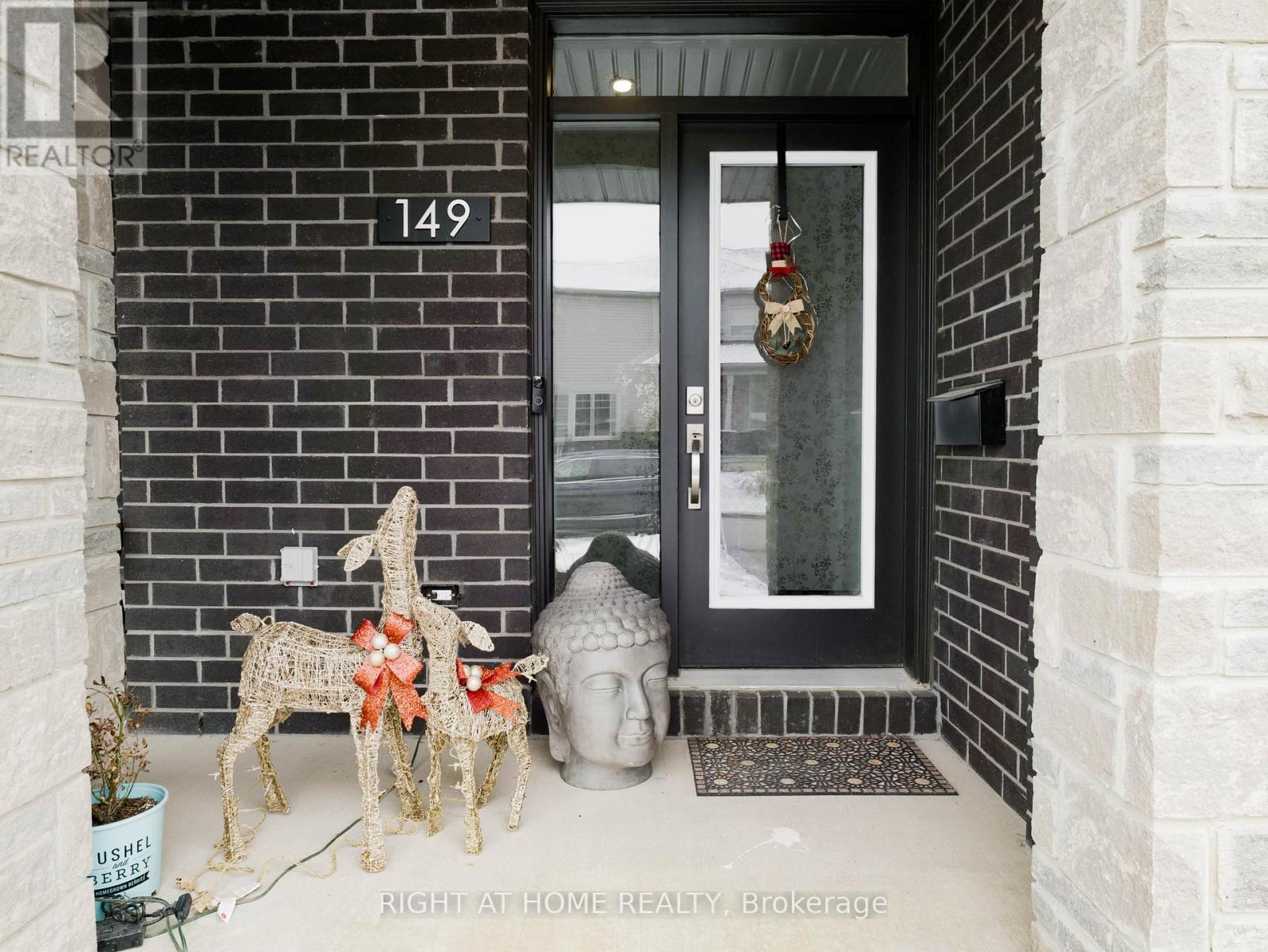 149 Wabikon Crescent, Ottawa, Ontario K1X 0H8 - Photo 2 - X12553574