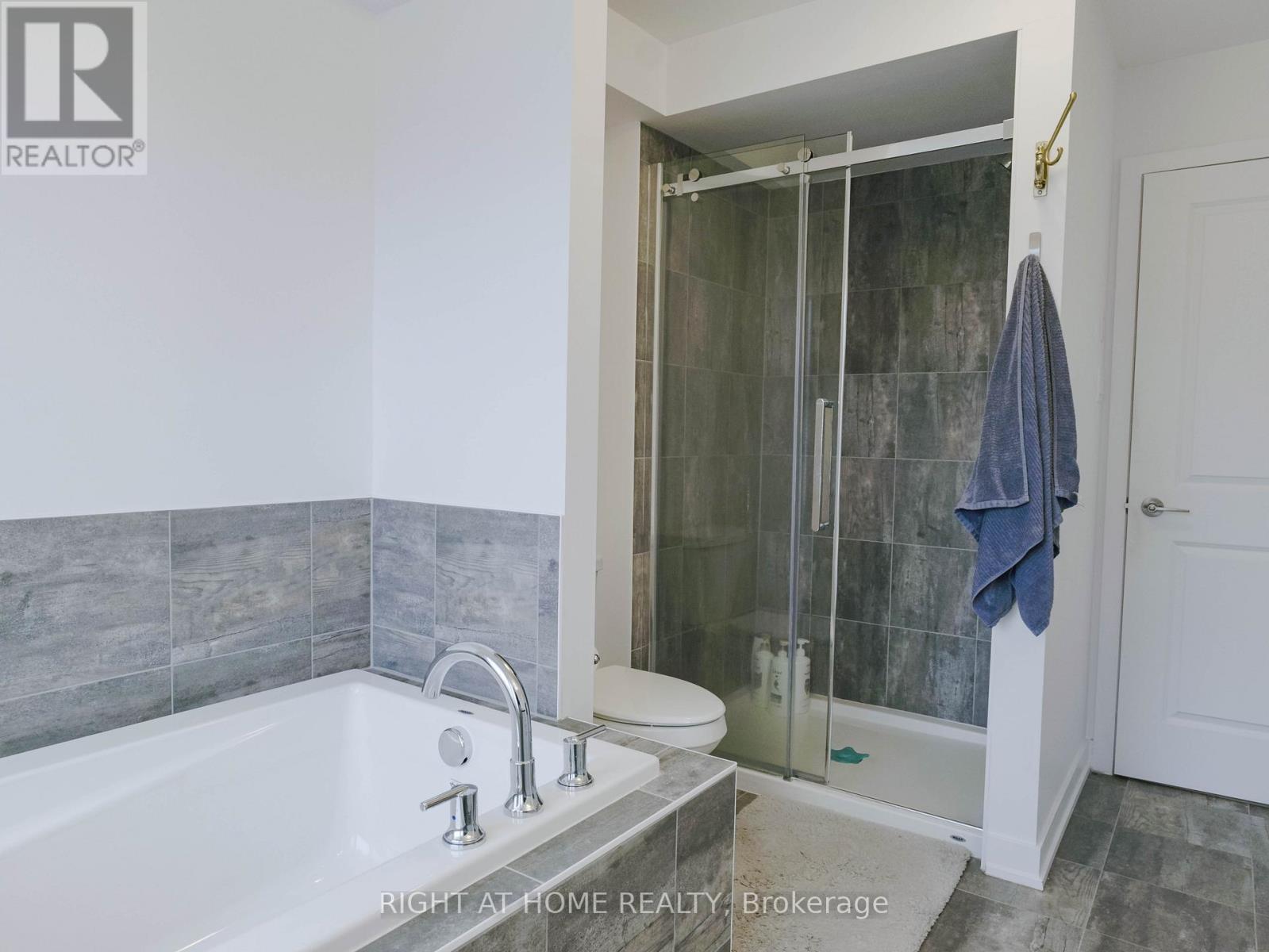 149 Wabikon Crescent, Ottawa, Ontario K1X 0H8 - Photo 25 - X12553574